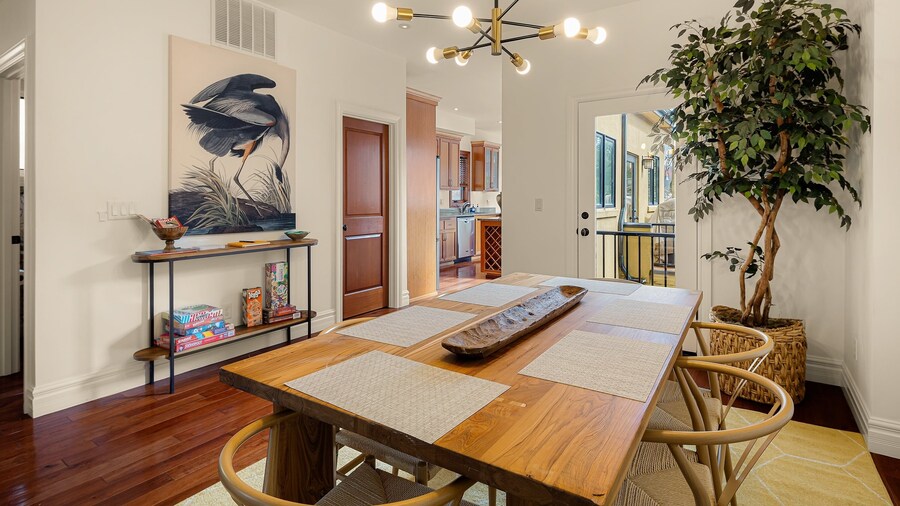 Birdhouse - Close To U Of O & Downtown 3 Bedroom Home