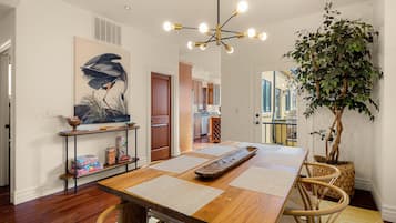 House, 3 Bedrooms | Dining