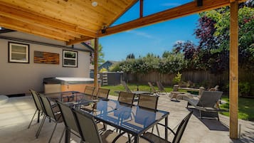 House, 3 Bedrooms | Outdoor dining