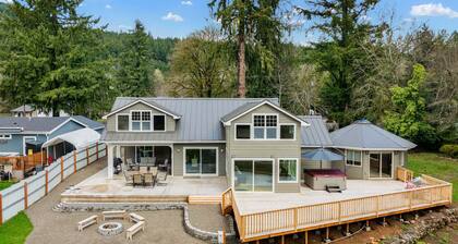 River's Rest - Waterfront Views, Hot Tub, Grill & Fire Pit 3 Bedroom Home