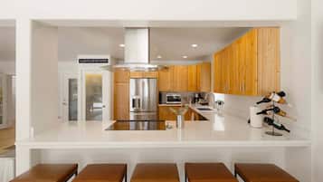 House, 3 Bedrooms | Private kitchen