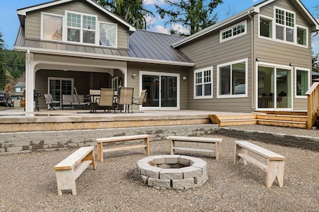 House, 3 Bedrooms | Outdoor dining. River's Rest - Waterfront Views, Hot Tub, Grill & Fire Pit 3 Bedroom Home