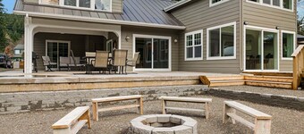 River's Rest - Waterfront Views, Hot Tub, Grill & Fire Pit 3 Bedroom Home