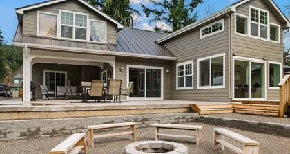 River's Rest - Waterfront Views, Hot Tub, Grill & Fire Pit 3 Bedroom Home