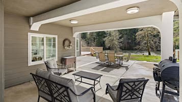 Casa, 3 habitaciones | Restaurante al aire libre