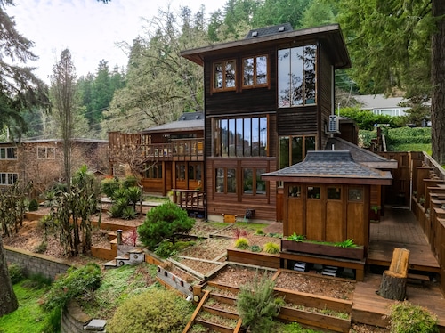 Lumbermill Modern - Zen Sanctuary Near U Of O 3 Bedroom Home