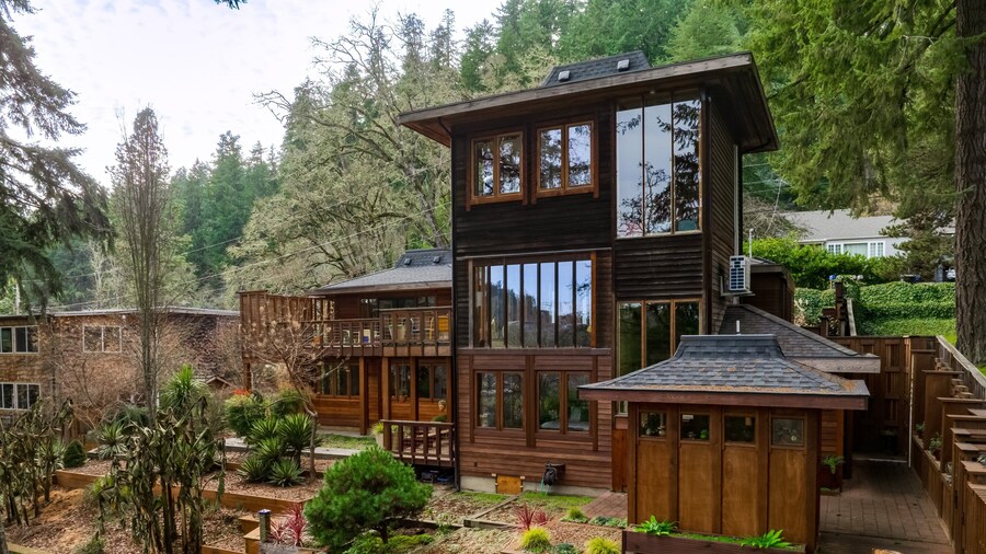 Lumbermill Modern - Zen Sanctuary Near U Of O 3 Bedroom Home