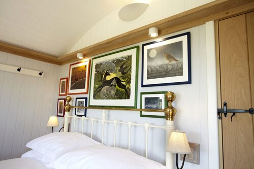 Luxury Shepherd Hut- The Studio