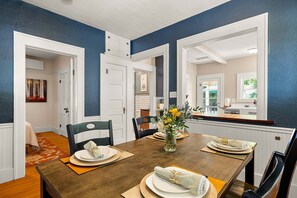 Dining - Elizabeth Page House - Charming & Modern Bungalow 3 Bedroom Home (Springfield)