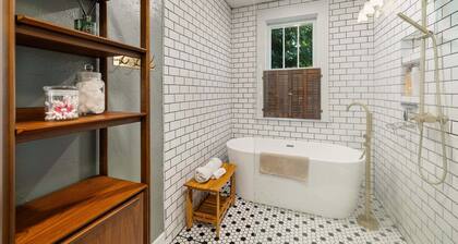 Elizabeth Page House - Charming & Modern Bungalow 3 Bedroom Home