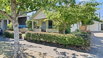 House, 3 Bedrooms | Exterior