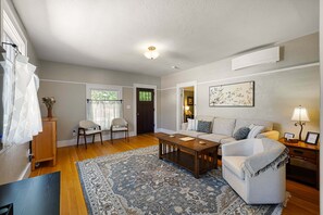 House, 3 Bedrooms | Living area - Elizabeth Page House - Charming & Modern Bungalow 3 Bedroom Home (Springfield)