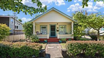 House, 3 Bedrooms | Exterior