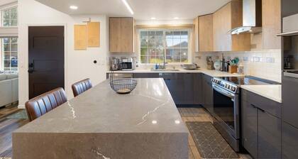 Zen Den - 10 Minutes To Autzen & Downtown 2 Bedroom Home