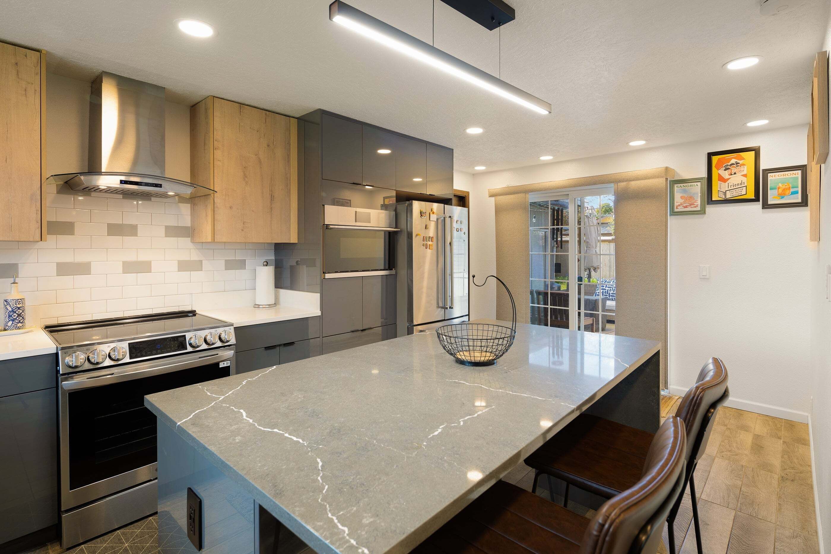 Refrigerador, horno, cafetera/tetera, tostadora