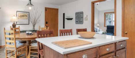 House, 4 Bedrooms | Dining