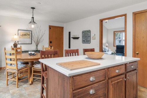 Oakway Oasis - 6 Minutes To Autzen 4 Bedroom Home