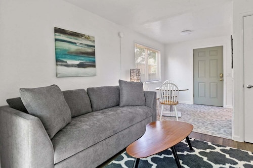 Snug Spot 68 - Close To Downtown & Autzen 1 Bedroom Studio