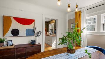 House, 3 Bedrooms | Dining