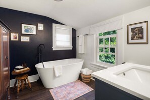 House, 3 Bedrooms | Bilik Mandi