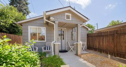 Cozy Casita - Minutes To Autzen & Downtown 1 Bedroom Home