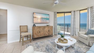 Condo, 2 quartos | Área de estar