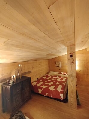 Room - Vrbo Property (Le Porge)