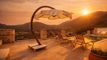 Villa, vistas a la montaña | Terraza o patio