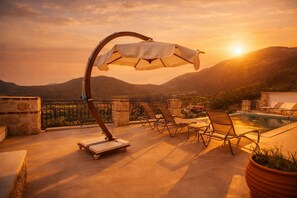 Villa, vista a la montaña | Terraza o patio