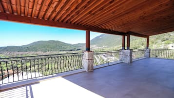 Villa, fjellutsikt | Terrasse/patio