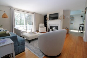 Smart TV, books - Charming home near beaches, golf, and towns with deck & yard (2432) (Harwich)