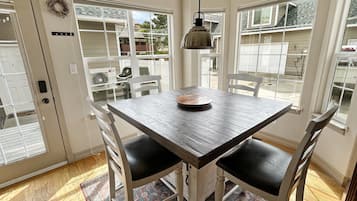 Townhome, 3 Bedrooms | Dining