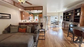 Townhome, 3 Bedrooms | Living area