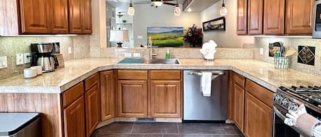 House, 3 Bedrooms | Private kitchen | Coffee/tea maker, fridge, oven, toaster