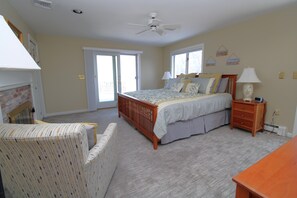 5 bedrooms, desk, iron/ironing board, travel cot