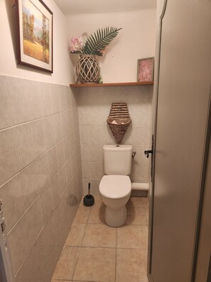 Shower, hair dryer, towels, soap - CHARACTER VILLAGE HOUSE (Cabrières)