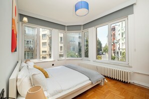 5 bedrooms, iron/ironing board, WiFi, bed sheets - 5BR Bosphorus View with Balcony - Elevator - Central Location - 2 Bathrooms (İstanbul)