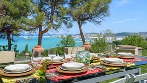 A table set for dining with a view of the sea and hills. - Villa Krizia - Ancona, beautifull villa with sea view pool (Ancona)