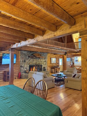 Interior - Fantastic 11-bedroom/ 13- bath lodge in Eminence (Eminence)