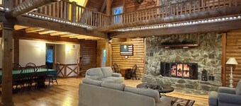 Fantastic 11-bedroom/ 13- bath lodge in Eminence