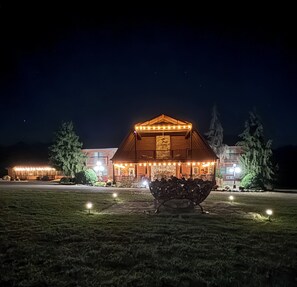 Exterior - Fantastic 11-bedroom/ 13- bath lodge in Eminence (Eminence)