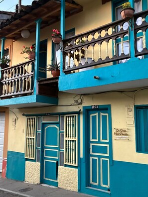 Asrama Umum, 5 kamar tidur, Boleh Merokok, pemandangan kebun | Detail eksterior