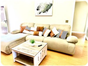 Living area - 3-bedroom townhome close to Fort Benning! Pets welcome. (Columbus)