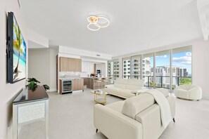 Living area - Luxury 2BR 2.5BA Amrit Condo with ocean view (Riviera Beach)