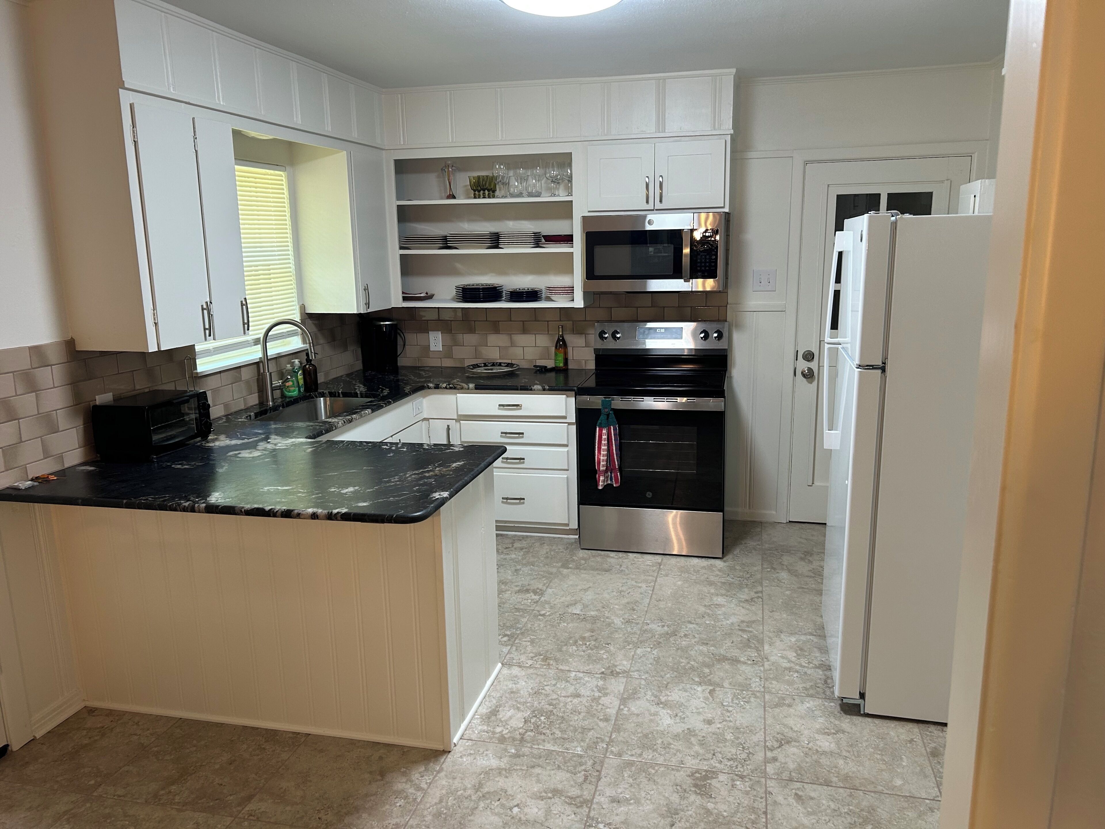 Micro-ondes, four, plaque de cuisson, lave-vaisselle