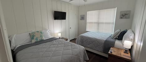 3 slaapkamers, een strijkplank/strijkijzer, wifi, beddengoed