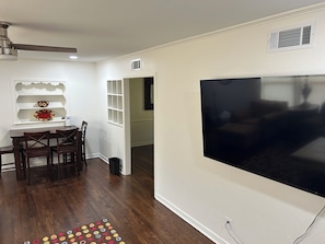 Interior - Marvelous 3-bedroom, newly renovated house with AC in charming Tyler (Tyler)