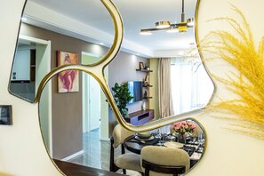 Dining - Chic 1-bedroom apartment in Nairobi with heated pool, fitness centre (Nairobi)