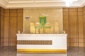 Lobby - Chic 1-bedroom apartment in Nairobi with heated pool, fitness centre (Nairobi)