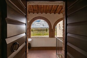 Interior - Charming 160 square meters apartment, perfect for six people, located on the first floor of a recently renovated medieval convent (no elevator).The property is located in Monti, a hamlet of Gaiole in Chianti: the area is extremely quiet and surrounded by (Monti)